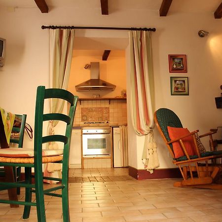 Delizioso Trilocale In Centro Apartamento Montemerano Quarto foto