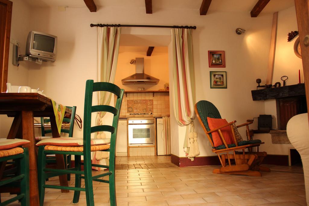 Delizioso Trilocale In Centro Apartamento Montemerano Quarto foto